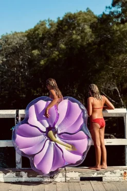 Hibiscus Luxe Lie On Float