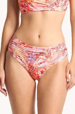 Sundance Ruched Mid Rise Pant