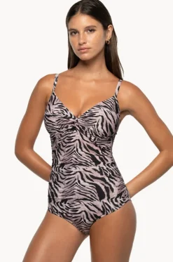 Tuamotu Kate One Piece